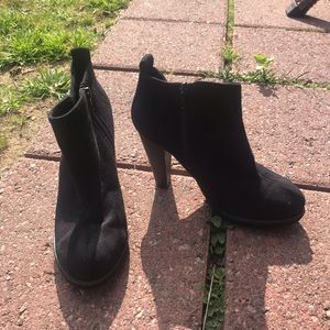 Black Boot Heels. Tagged aldo for exposure